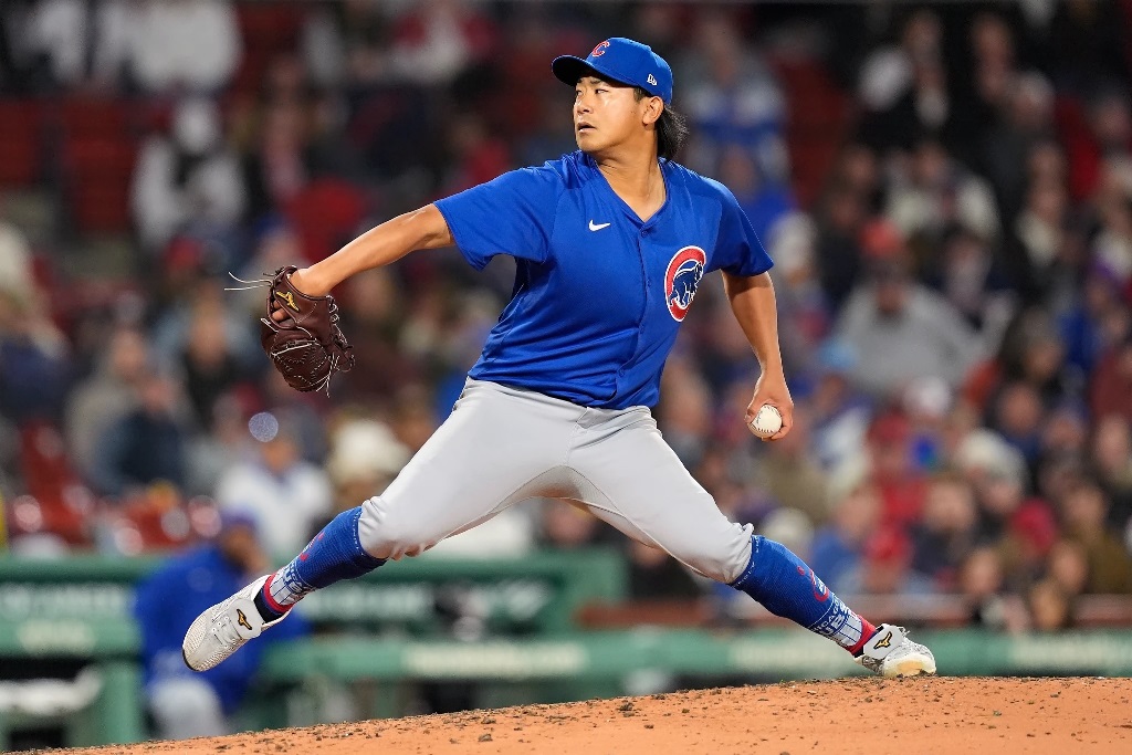 El abridor de los Cachorros de Chicago, Shota Imanaga, lanza a un bateador de los Medias Rojas de Boston durante la quinta entrada de un juego de béisbol el viernes 26 de abril de 2024 en Boston. (Foto AP/Michael Dwyer)