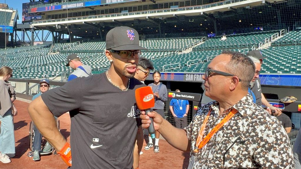 Agustín Zapata conversó con Francisco Lindor en el Citi Field.