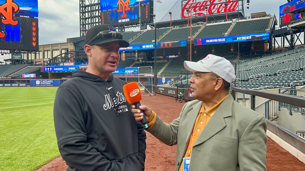 Carlos Mendoza fue entrevistado por Agustín Zapata en Citi Field.