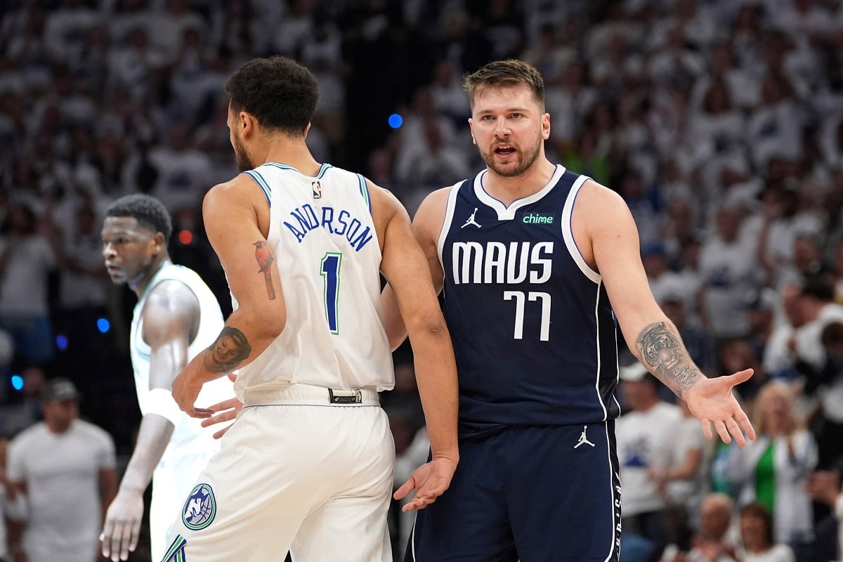 Doncic conduce a Mavericks