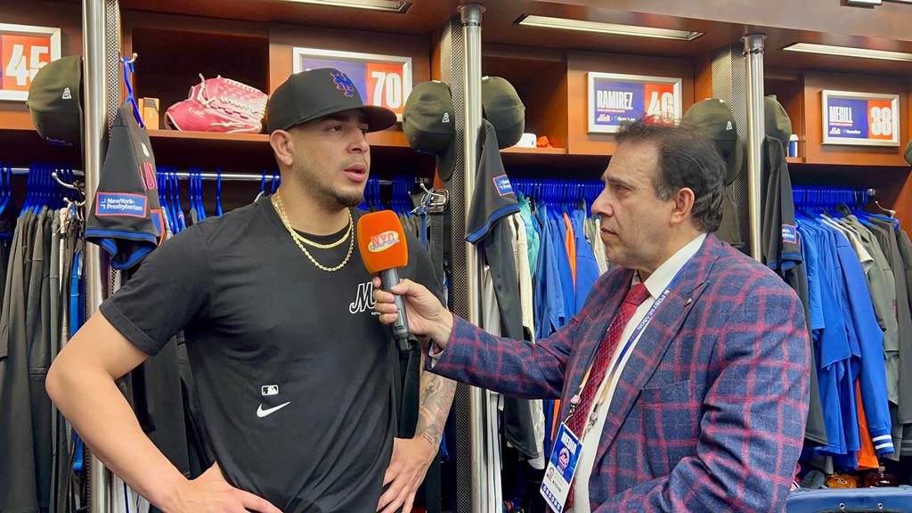 Neftalí Medina conversó con José Buttó en el Citi Field.