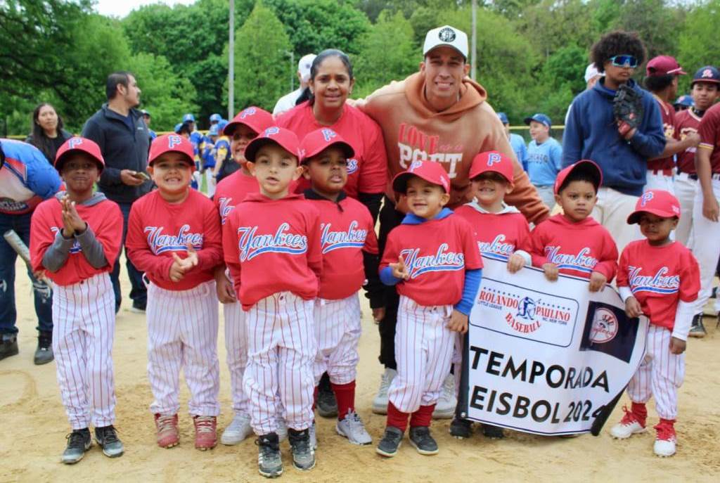 Cabrera comparte con jugadores 4-6 años del equipo Yankees.