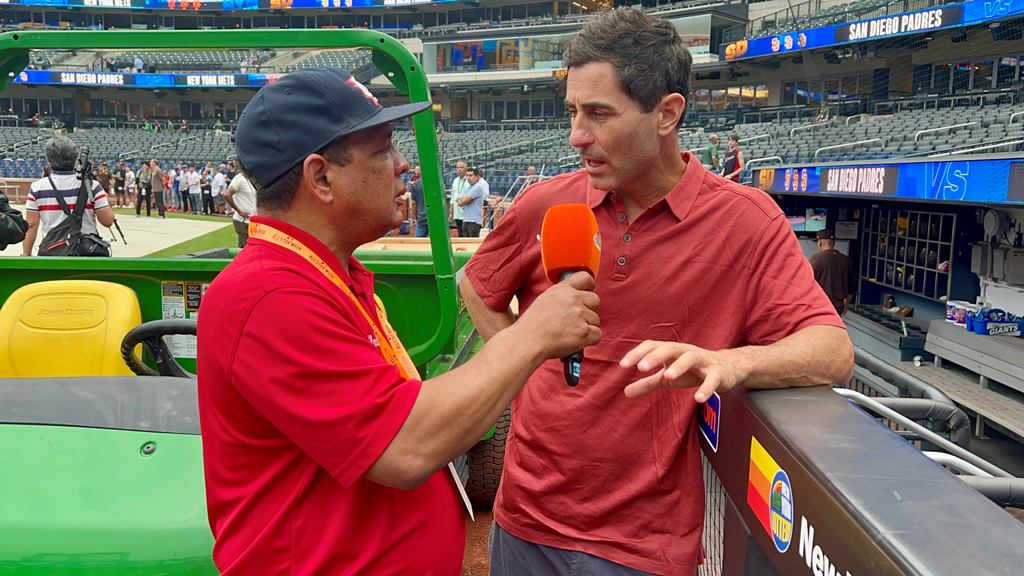 Agustín Zapata entrevistó al gerente general de los Padres de San Diego A.J. Preller en Citi Field.