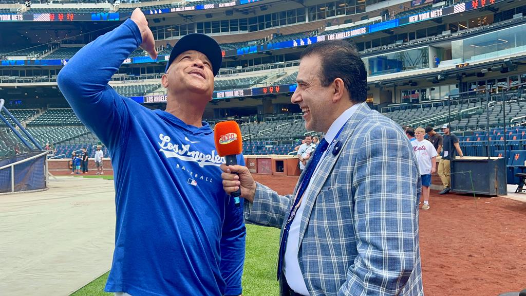 Dave Robert, el manager de los Dodgers de Los Angeles, fue entrevistado por Neftalí Medina en Citi Field, recientemente.