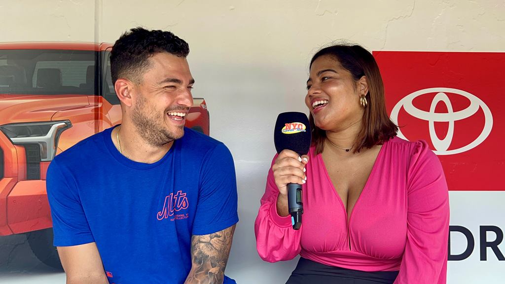 El jugador José Iglesias es entrevistado por Arlenis J. Peña en el Citi Field.