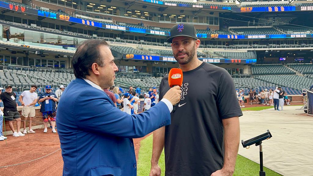 J.D. Martínez dialogó con Neftalí Medina en Citi Field.