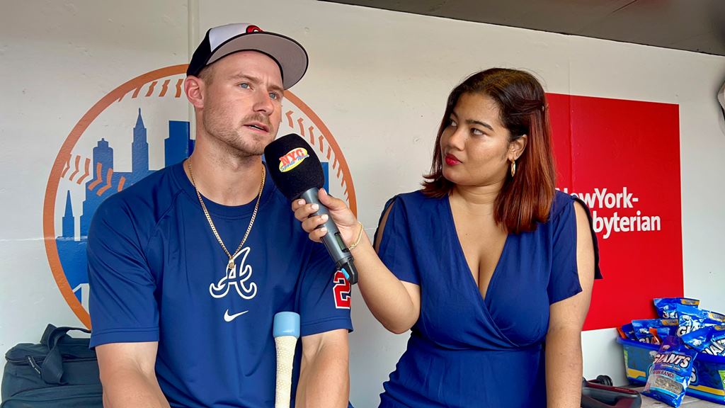 Arlenis J. Peña, entrevista al jardinero de los Bravos Jarred Kelenic en Citi Field.