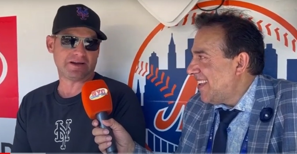 Neftalí Medina conversó con el manager de los Mets Carlos Mendoza.
