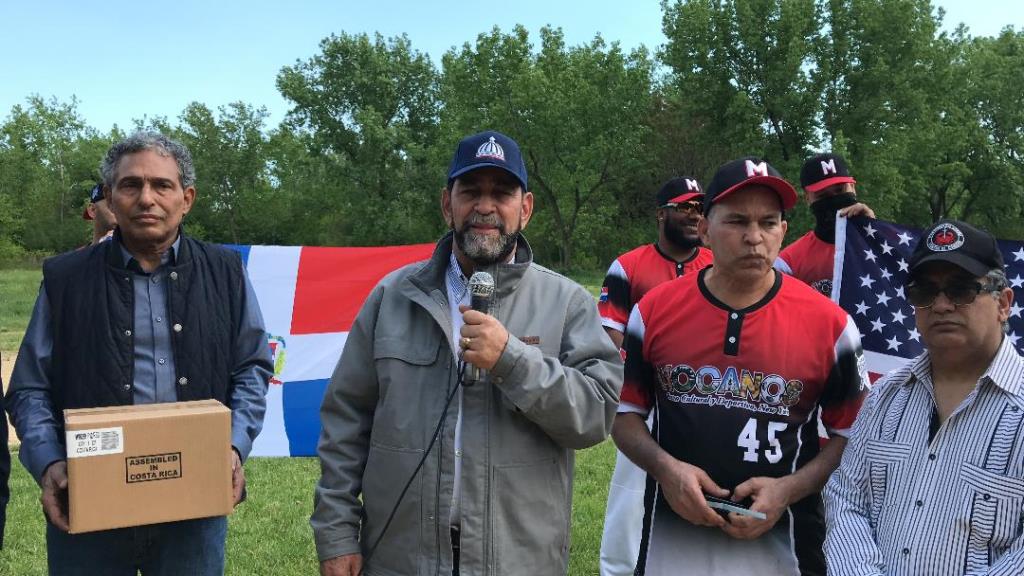 En el 2020, EL cónsul Jáquez, llevó utilerías a la liga de softbol de los mocanos en El Bronx.