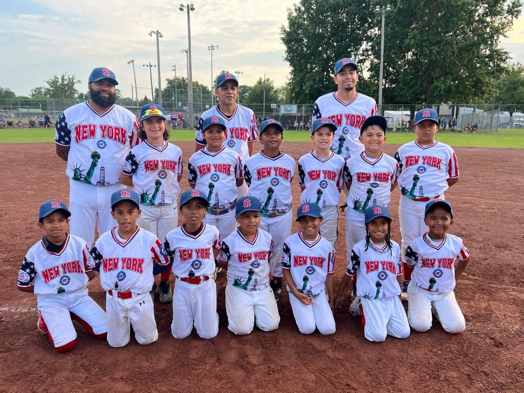 LIGA PAULINO. Integrantes del equipo que vio acción en el mundial 8U de la Pony, celebrado en Marion, Illinois.