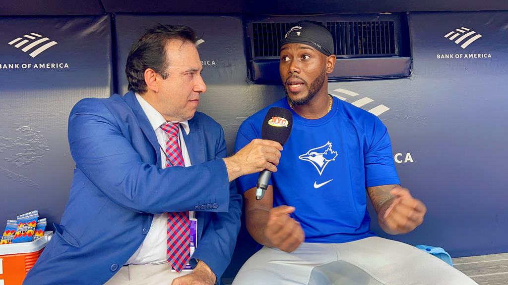 Neftalí Medina entrevista a Luis De Los Santos en el Yankee Stadium.