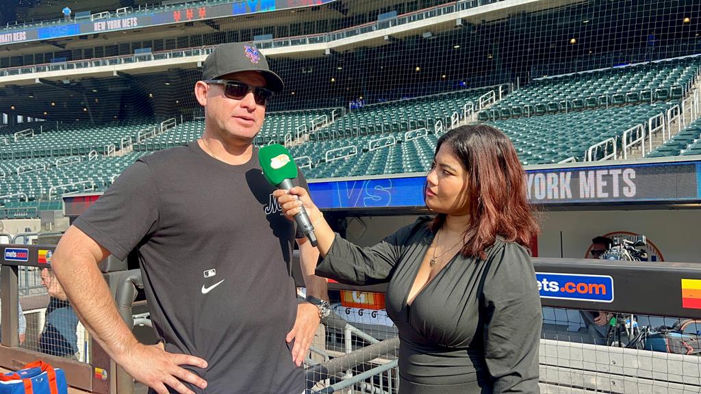 Arlenis J. Peña les hizo una interesante entrevista al manager de los Mets Carlos Medonza en Citi Field.