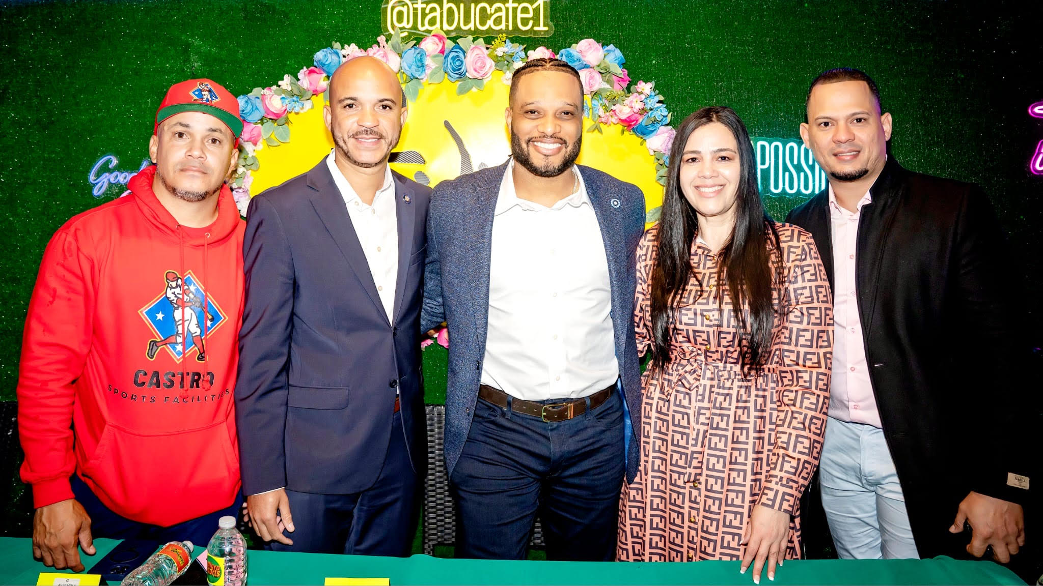 Desde la izquierda aparecen Bernie Castro, Manny de los Santos, Robinson Canó, Raquel y Jansy Infante. Foto: Elvis Francisco (La Marca).