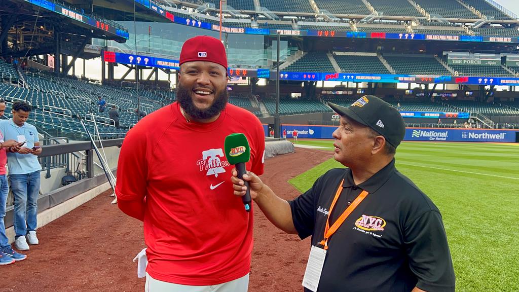 José Alvarado entrevistado por Agustín Zapata en Citi Field.
