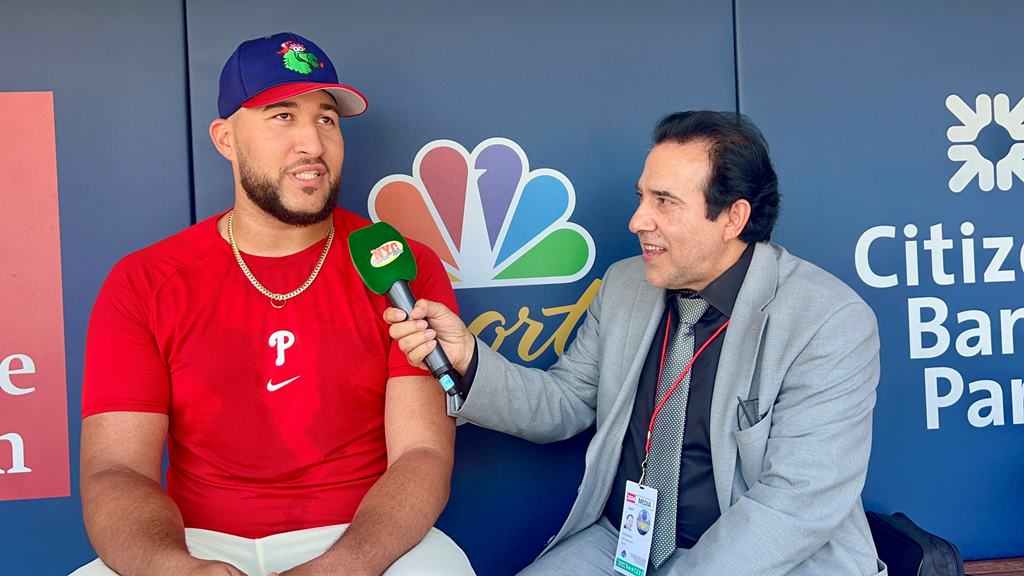 Neftalí Medina conversó con Carlos Estévez en Citizens Bank Park en Filadelfia.