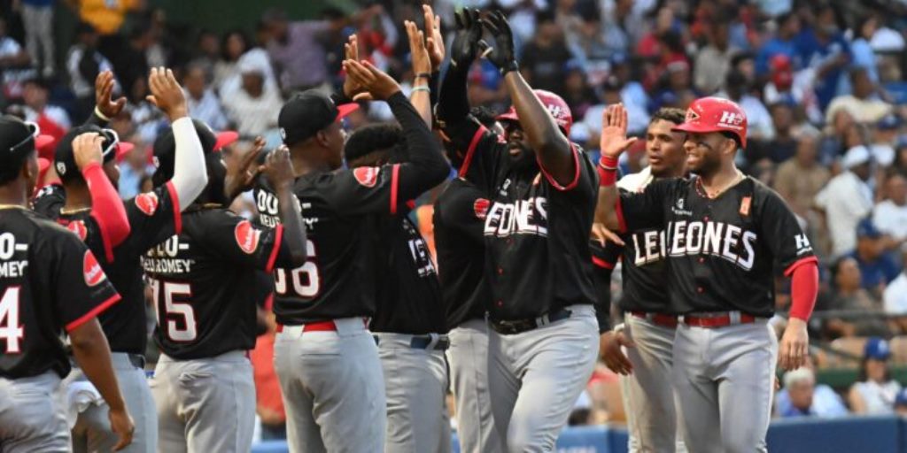 Leones del escogido celebran