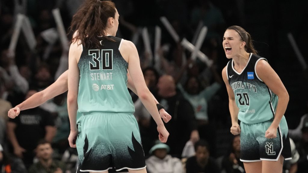 Sabrina Ionescu y de Breanna Stewart