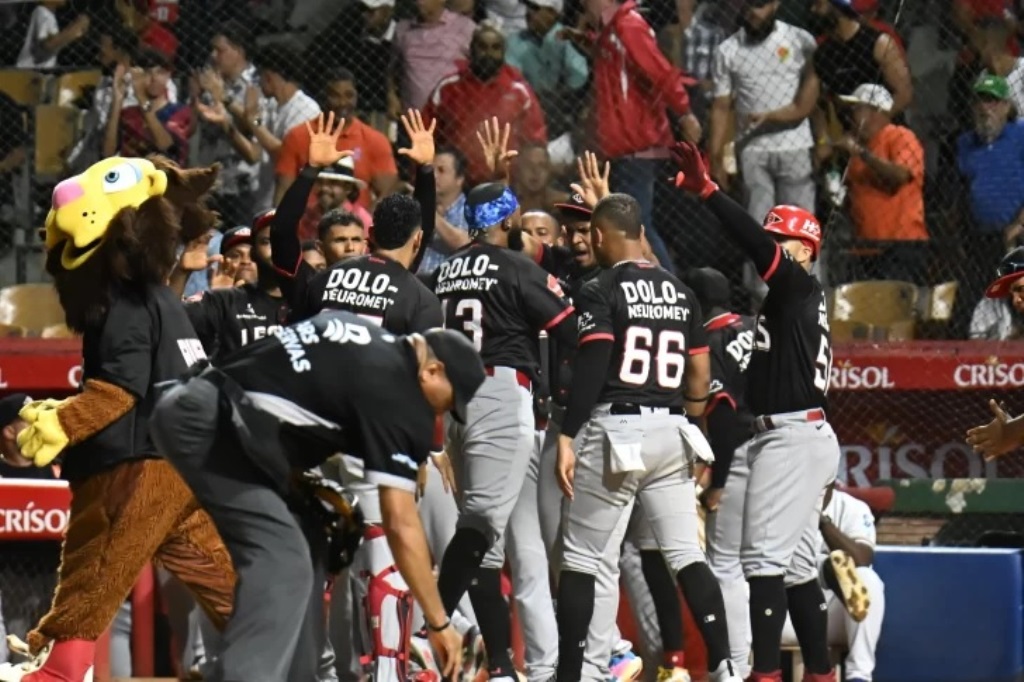 Leones del Escogido celebran