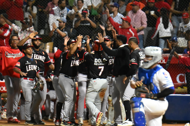 Leones vencen al Licey 27 diciembre