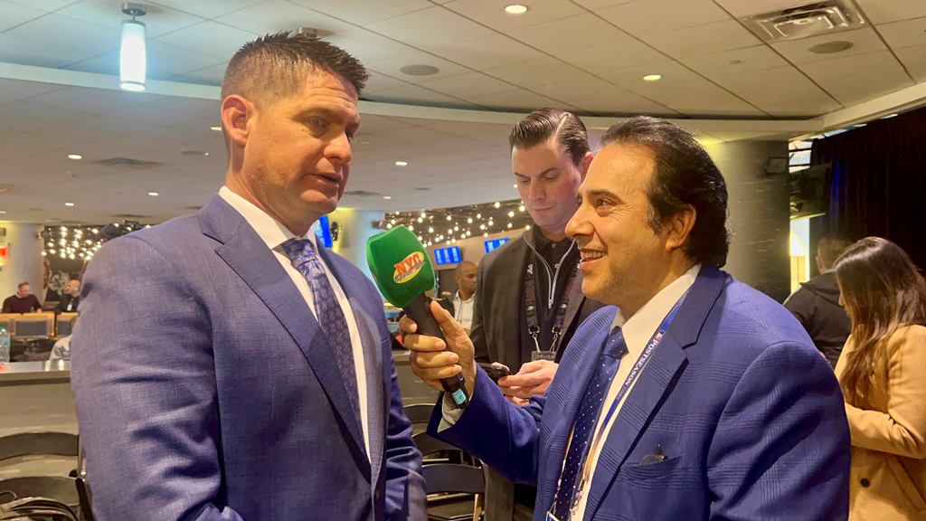 Neftalí Medina conversa con Carlos Mendoza