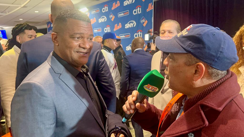 Juan Soto Sr., declara a Agustín Zapata, mientras su hijo Juan Soto, era presentado oficialmente por los Mets como miembro de su equipo.