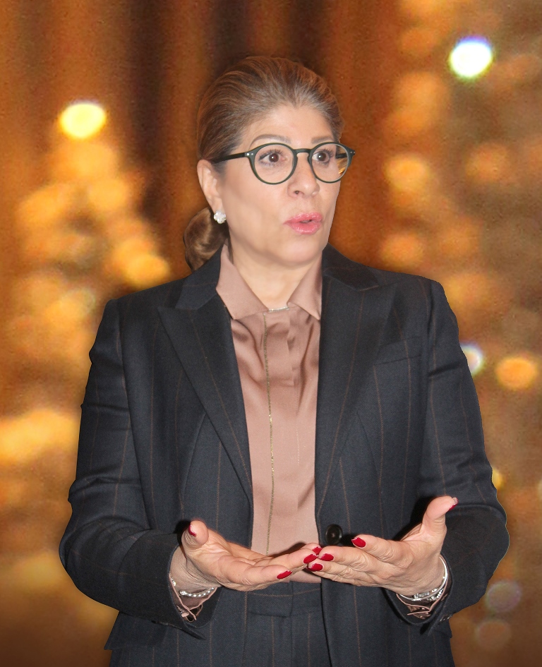 Cira Ángeles, primera mujer que ocupa la presidencia en Riverside Car & Limo Service y sus empresas, en más de 30 años de su fundación, en su alocución después de ser juramentada, dijo que desempeñará su labor con eficacia y austeridad.