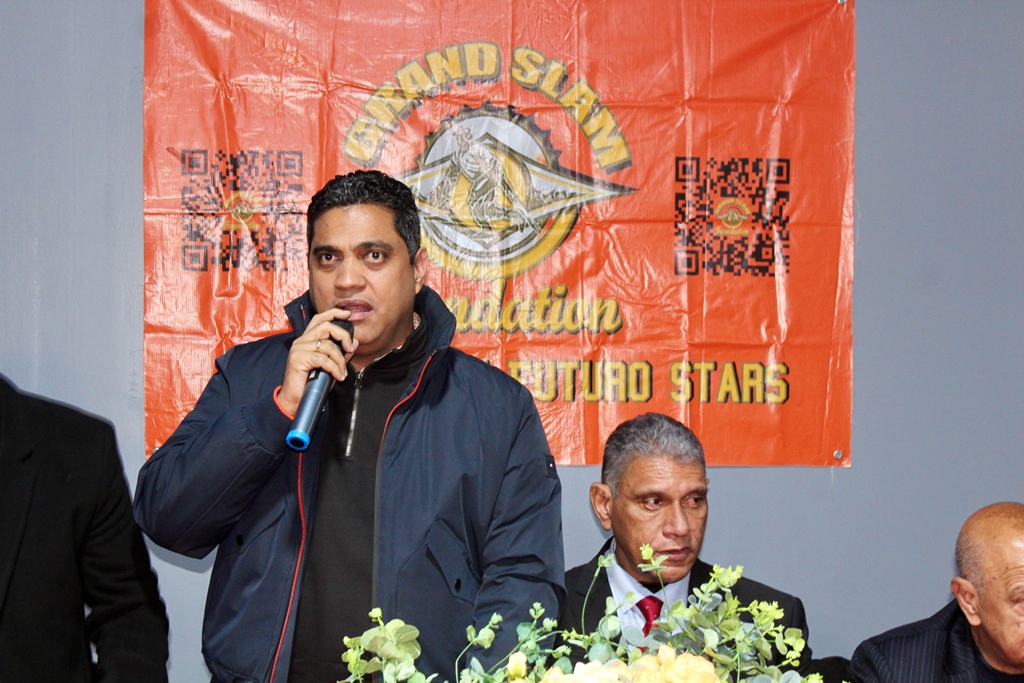 El Ministro de Deportes de la República Dominicana, Kelvin Cruz, elogió las remozadas instalaciones deportivas de la Fundación Grand Slam, en El Bronx.