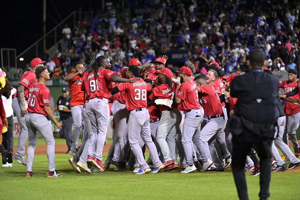 leones del escogido celebran victoria