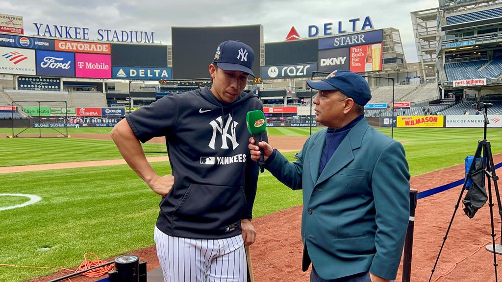 Agustín Zapata conversó con Oswaldo Cabrera en el Yankee Stadium.