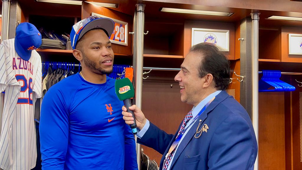 Neftalí Medina, entrevista al venezolano José Azócar, en Citi Field.