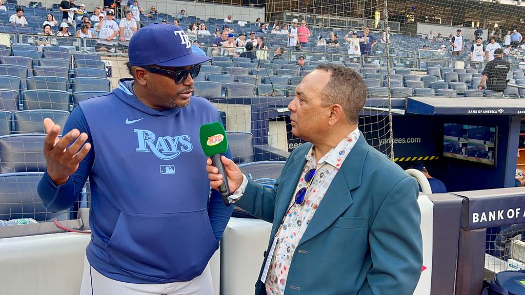 Agustín Zapata, dialogó ampliamente con Rodney Linares en el Yankee Stadium.