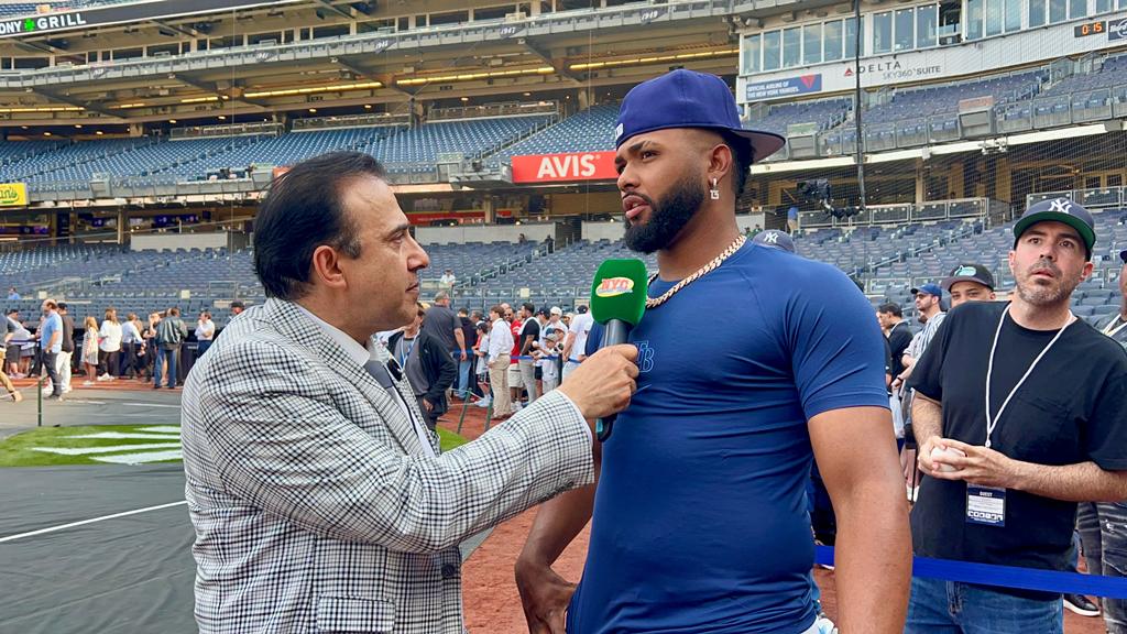 Neftalí Medina, conversó con Junior Caminero en Yankee Stadium.