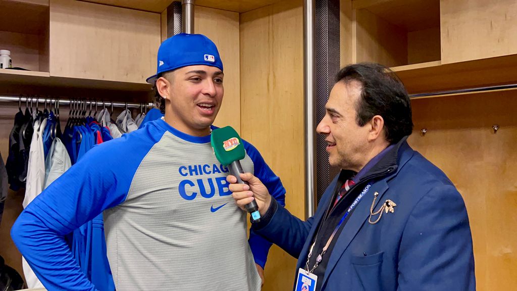 Neftalí Medina es captado en el momento que dialoga con Daniel Palencia en Citi Field.