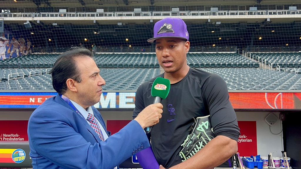 El novato lanzador Juan Mejía, de los Rockies de Colorado, fue entrevistado por Neftalí Medina en Citi Field.