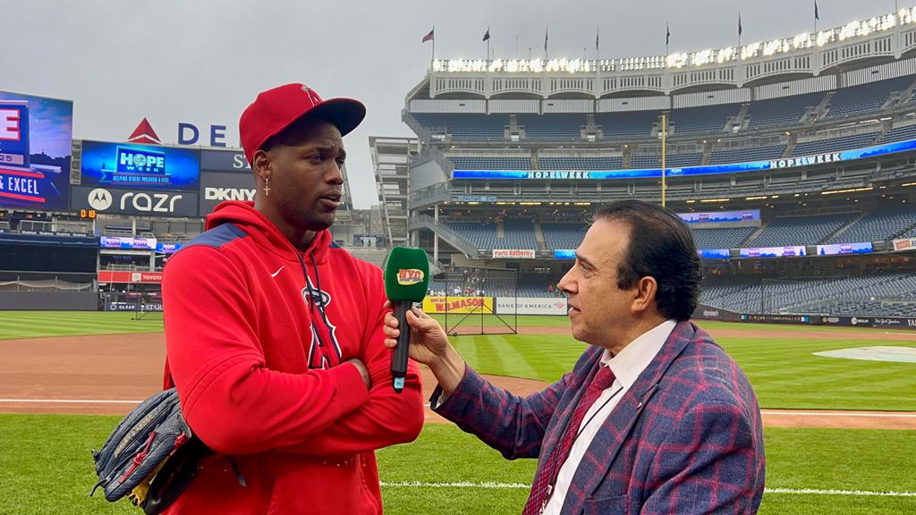 Neftalí Medina, entrevista al cubano Jorge Soler en el Yankee Stadium.