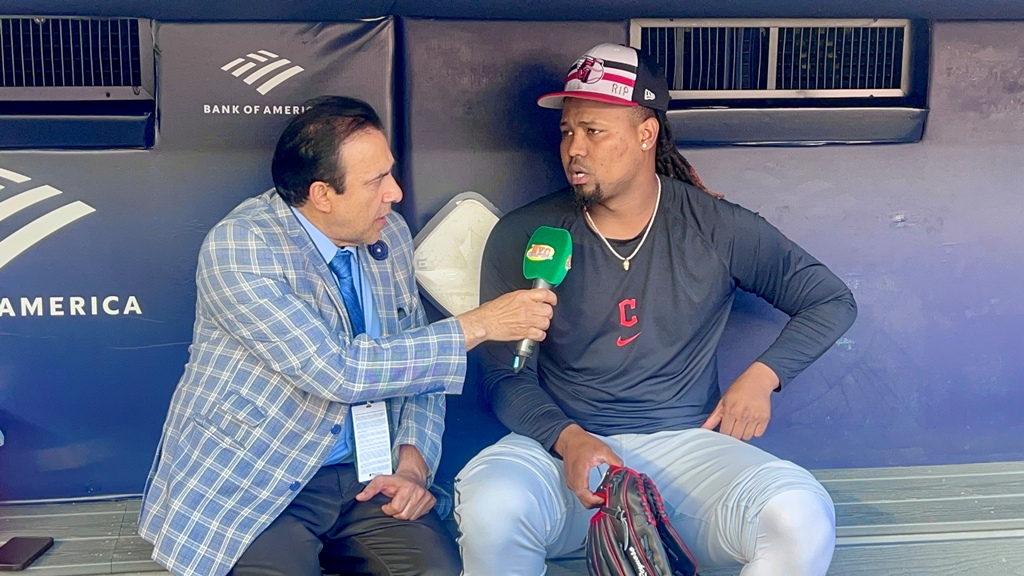 Neftalí Medina entrevistó al lanzador Luis Ortinz en el Yankee Stadium.