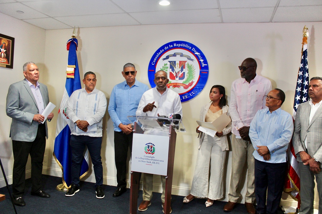 Evarito Madrigal, presidente de la Unión Deportiva Dominicana NY, captado en su intervención.