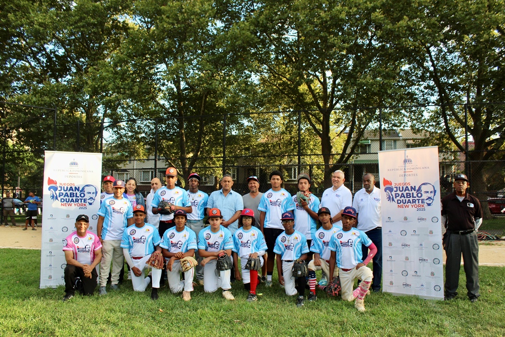 Integrantes del seleccionado de la Liga Paulino de El Bronx, que derrotó a la Liga Encarnación de Queens, en el inicio de la modalidad Rigoball.
