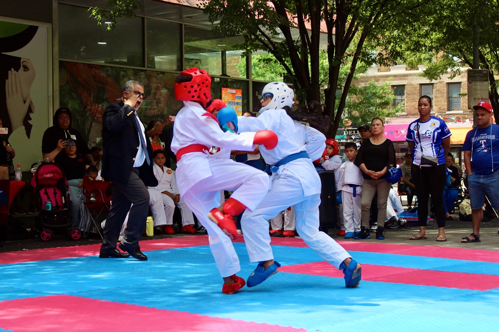 Los niños demostrando sus destrezas en este deporte.