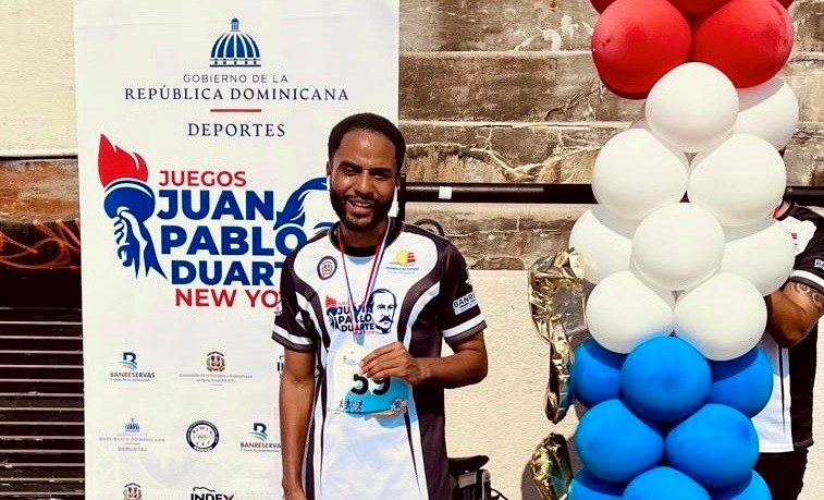 Dennis Bautista, ganó medalla dorada atletismo máster.