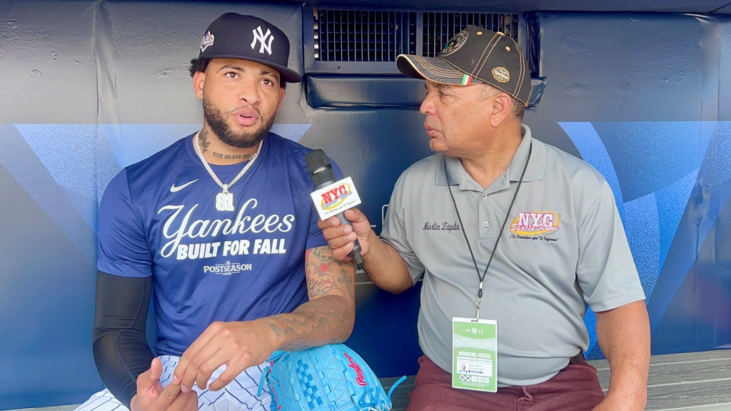 Luis Gil, compartiendo con Agustín Zapata en el Yankee Stadium.