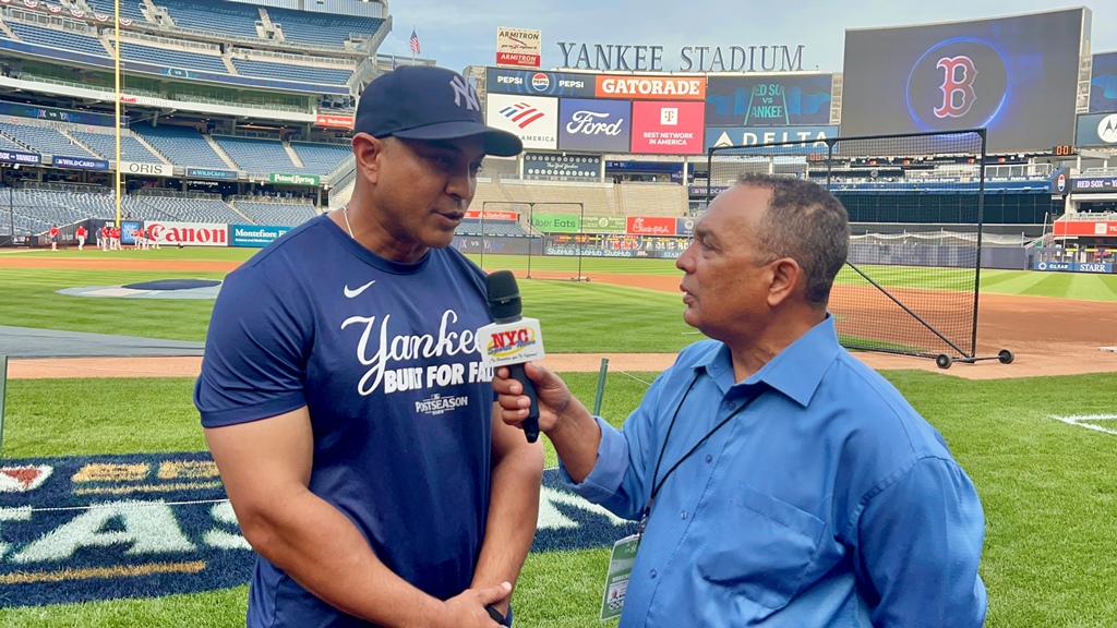 Agustín Zapata conversó con Luis Rojas en el Yankee Stadium.