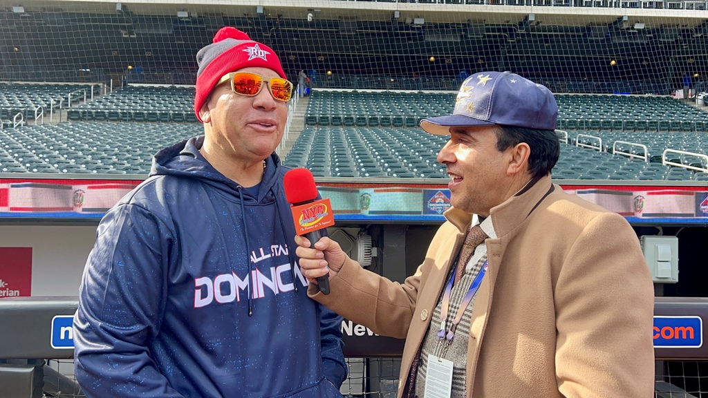 Neftalí Medina, es captado conversando con Bartolo Colón en Citi Field.