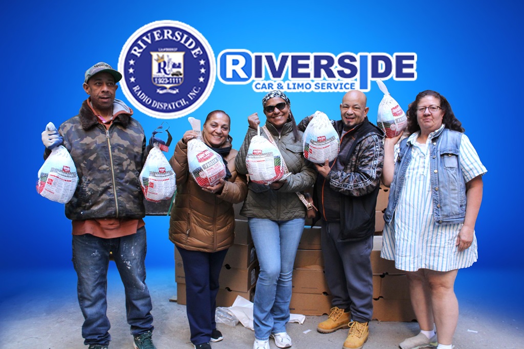 Damas taxistas de Riverside Transportation Group, recibieron pavos para la cena de Acción de Gracias.