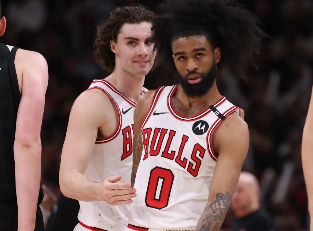 Coby White y Josh Giddey