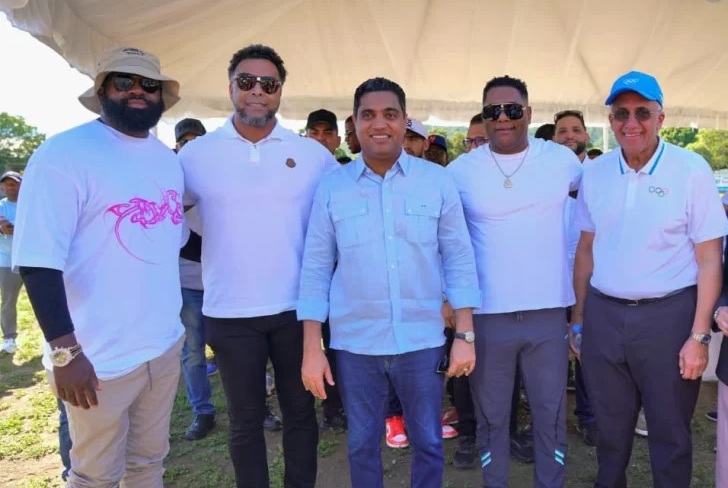 Nelson cruz, miguez tejada y ministro de deportes