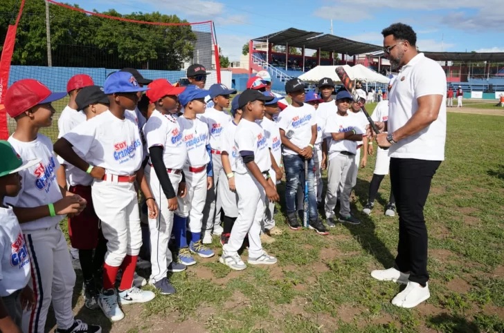 nelson cruz con niños de bani rd