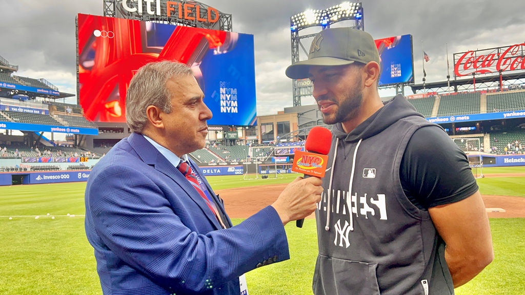 Neftalí Medina conversa con José Caballero durante encuentro exclusivo en el Citi Field, donde el infielder panameño habló sobre su proceso de recuperación, su mentalidad competitiva y su deseo de regresar con fuerza al terreno.