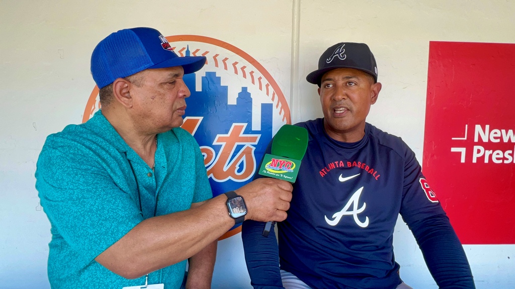 Agustín Zapata dialoga con Tony Díaz sobre su regreso al béisbol de Grandes Ligas tras permanecer fuera de un equipo de las Mayores durante la temporada 2025.