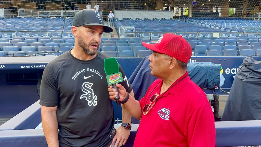 José Leger conversa con Agustín Zapata en Yankee Stadium sobre su ascenso a las Grandes Ligas, los desafíos de su carrera y su aspiración de convertirse algún día en dirigente en las Mayores.